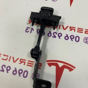 Обмежувач передньої дверки RH ТМ3 18-23 1110298-00-D