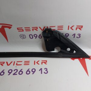 Ущільнювач скла двері передньої LH Б/У на ТМY 20-24 1500066-00-В