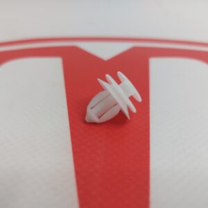 Кріплення обшивки багажника на ТМ3|Y 18-24