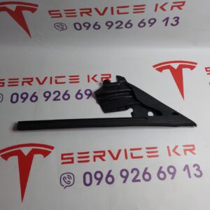 Ущільнювач дверей передньої LH Б/У на ТМ3 18-24 1090501-00-G