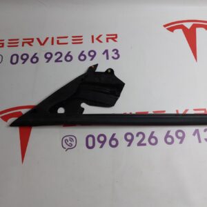 Ущільнювач дверей передньої RH Б/У на ТМ3 18-24 1090502-00-G